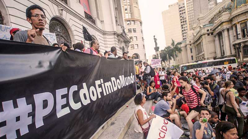 O apelido dado à proposta vem bem a calhar. Temos de lembrar, porém, que o "fim do mundo" não é necessariamente um evento único, mas pode ser um processo longo e doloroso