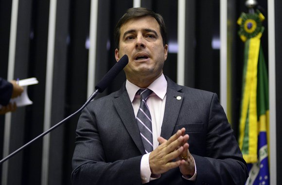 Por sugestão do deputado federal João Arruda (PMDB-PR), a Câmara dos Deputados realizará uma audiência pública na próxima segunda-feira (7), no Plenarinho da Assembleia Legislativa do Paraná, sobre a retirada da MP 746, que reforma o ensino médio do país sem discussão com a comunidade escolar; deputados federais, estaduais, autoridades e especialistas em educação do Paraná e do Brasil, estudantes, professores, pedagogos estarão presentes ao encontro para debater a "convulsão social" causada pela imposição da medida à educação básica