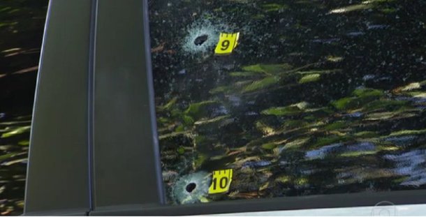 A justiça do Rio de Janeiro aceitou o pedido de prisões temporárias de Ademilson Luiz Guedes Costa, Rafael Alves Peixoto e Douglas de Melo, feitos pela delegada Marcela Ortiz, da Delegacia de Homicídios da Capital (DH), com base em provas de investigação; os três são suspeitos de participação na morte da dentista Priscila Soares Nicolau dos Reis, 37 anos, na segunda-feira (31), na Estrada de Furnas, no Itanhangá; a dentista foi morta durante a fuga do grupo, após o disparo de 17 tiros; ela foi atingida na cabeça e no braço, quando os traficantes tentaram roubar o carro em que estava