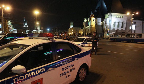 As autoridades de Moscou, na Rússia, evacuaram nesta segunda (26) três estações ferroviárias após receber uma ameaça de bomba; cerca de três mil pessoas foram evacuadas nas estações de Kazansky, Leningradsky e Yaroslavsky