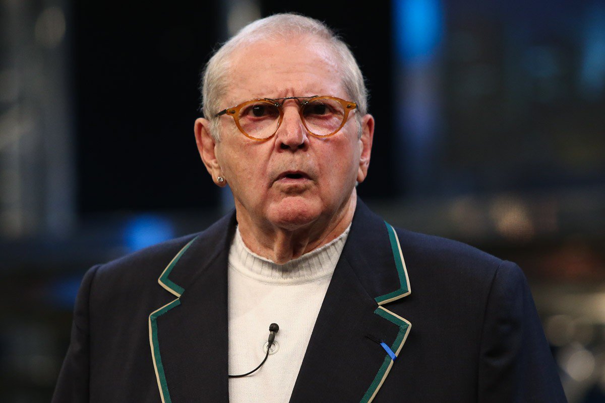 Gravada nesta sexta-feira (16), em um estúdio em São Paulo, a última edição do Programa do Jô contou com alfinetadas do apresentador Jô Soares em José Bonifácio de Oliveira Sobrinho, o Boni, executivo que comandou a TV Globo por três décadas; em conversa com o cartunista Ziraldo, convidado da atração, ele explicou que deixou a emissora, em 1988, contra a vontade do diretor; vídeo