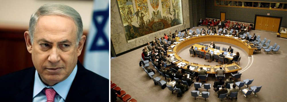 Governo de Benjamin Netanyahu afirmou que não irá obedecer à resolução aprovada pelo Conselho de Segurança da ONU contra assentamentos israelenses na Cisjordânia; "Israel rejeita esta decisão anti-israelense vergonhosa das Nações Unidas e não a acatará", disse um comunicado do gabinete de Netanyahu; ele acusou o governo dos EUA, que abstiveram da votação em decisão histórica, de "colaborar nos bastidores" pela medida; "Israel espera trabalhar junto com o presidente eleito Trump e com nossos amigos no Congresso, tanto republicanos quanto democratas, para anular os efeitos nocivos desta resolução absurda"