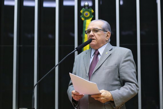 Morreu neste domingo, aos 79 anos, o deputado federal do Maranhão João Castelo (PSDB); ele estava internado no Hospital Sírio-Libanês, em São Paulo; a causa da morte não foi divulgada; Castelo deu entrada no hospital dia 31 de outubro último, quando foi submetido a uma cirurgia de revascularização do miocárdio; ele estava desde o dia 10 de novembro na unidade de terapia intensiva (UTI)