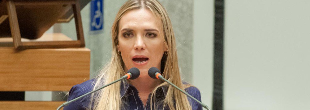 A deputada distrital Celina Leão (PPS) afirmou que pediu à Justiça para que a deputada Liliane Roriz (PTB) seja condenada por obstrução judicial, fraude processual e falso testemunho na Operação Dracón; a distrital também disse que Liliane atrapalhou as investigações por apagado cerca de 700 áudios do seu celular; "A deputada Liliane Roriz fraudou o processo para que escapasse de seu processo de cassação e se livrasse de seus processos na Justiça", acusou