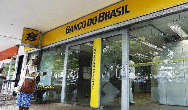 O Banco do Brasil confirmou que das 402 agências que serão fechadas em todo o país, cinco estão em São Luís e outra oito no interior do estado; encerramento de atividades faz parte de um plano de reestruturação, que tem ainda medidas como a transformação de 379 agências em postos de atendimento e um plano de aposentadoria incentivada, que deve reduzir 9,3 mil vagas ocupadas e gerar uma economia de R$ 2,7 bilhões