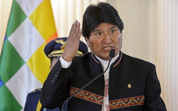 O presidente da Bolívia, Evo Morales, disse neste sábado que "todos os embaixadores" dos Estados Unidos são "agentes da CIA", e voltou a acusar o país de ser parte de uma conspiração para evitar que ele possa disputar as eleições de 2019; "Todos os embaixadores dos Estados Unidos para mim são agentes da CIA. É uma luta de ricos e pobres, é a luta capitalismo versus socialismo", ddisse Morales em entrevista coletiva na cidade de Cochabamba, no centro do país
 