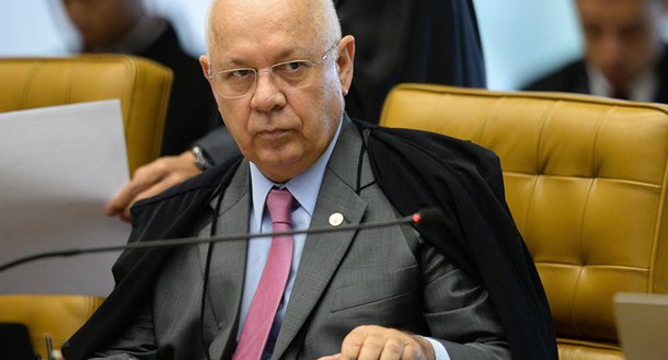"Enquanto não forem divulgadas oficialmente as causas do acidente, o que sempre demora, vamos ler e ouvir as histórias mais malucas sobre a morte de Zavascki, com especulações e análises de todo tipo, agora que todo mundo virou jornalista de si mesmo", diz o jornalista Ricardo Kotscho