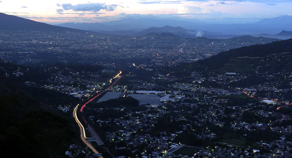 Segundo o Ministério do Meio Ambiente de El Salvador, o terremoto de magnitude 5,3 atingiu o Oceano Pacífico a cerca de 50 quilômetros ao sul do município costeiro de La Libertad, a uma profundidade de 21 quilômetros; as autoridades de proteção civil disseram que não houve relatos imediatos de danos ou baixas