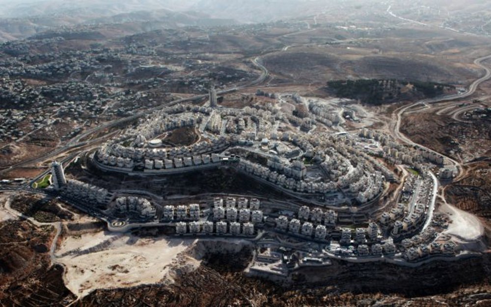 Governo de Israel aprovou neste domingo, 22, permissões de construção para centenas de casas em três assentamentos no leste de Jerusalém, dois dias após o presidente dos Estados Unidos, Donald Trump, assumir o cargo, e com expectativa de que ele recue das críticas da administração Barack Obama em relação a tais projetos