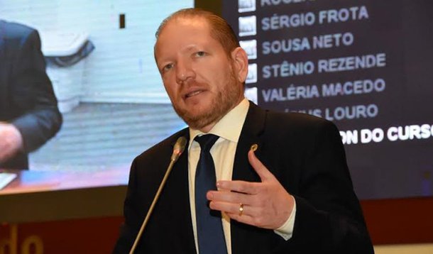 O deputado estadual Othelino Neto (PCdoB), durante discurso na Assembleia Legislativa, afirmou que a participação do governador Flávio Dino (PCdoB) na disputa pela prefeitura de São Luís foi decisiva; ele também destacou o papel da militância do PDT e de deputados petistas; “a eleição acabou e o prefeito Edivaldo é o prefeito de todos os ludovicenses. E tenho muita confiança que valeu a pena apostar que São Luís continua no caminho certo”, afirmou