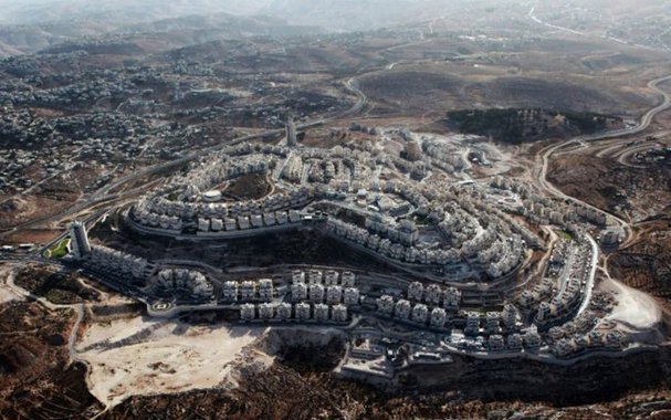 Governo de Israel aprovou neste domingo, 22, permissões de construção para centenas de casas em três assentamentos no leste de Jerusalém, dois dias após o presidente dos Estados Unidos, Donald Trump, assumir o cargo, e com expectativa de que ele recue das críticas da administração Barack Obama em relação a tais projetos