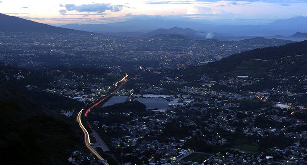 Segundo o Ministério do Meio Ambiente de El Salvador, o terremoto de magnitude 5,3 atingiu o Oceano Pacífico a cerca de 50 quilômetros ao sul do município costeiro de La Libertad, a uma profundidade de 21 quilômetros; as autoridades de proteção civil disseram que não houve relatos imediatos de danos ou baixas