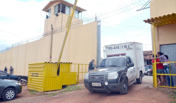 Apesar de a Secretaria de Estado de Administração Penitenciária (Seap) apontar uma queda de 76,47% no número de homicídios no Complexo Penitenciário São Luís nos últimos dois anos, o estado do Maranhão tem o segundo menor déficit de vagas no sistema prisional no Nordeste e o quinto do País; segundo o Conselho Nacional de Justiça, CNJ, a estrutura prisional no Maranhão é considerada de porte médio. Para 6.919 vagas existem 8.270 vagas. Portanto, um déficit de 1.351 vagas