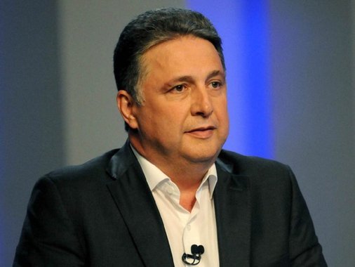 O ex-governador Anthony Garotinho foi submetido a uma angioplastia para colocação de stent, na manhã deste domingo (20), após a realização do exame de cateteriamo, no Hospital Quinta D'Or. Segundo nota oficial divulgada pelo hospital, o estado do ex-governador é estável e ele se encontra em observação na Unidade Cardiointensiva