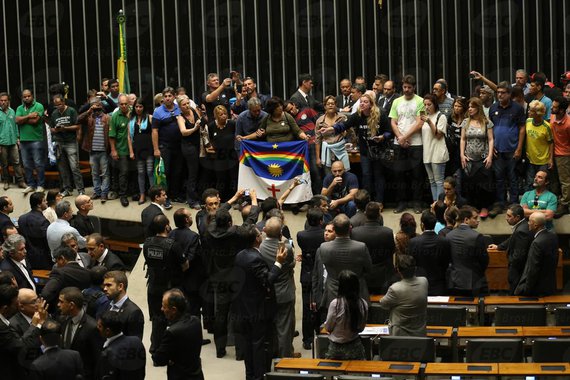 Se medidas duras não forem tomadas para identificar os fanáticos, rastrear seus vínculos e puni-los exemplarmente, as instituições do país correrão sérios riscos