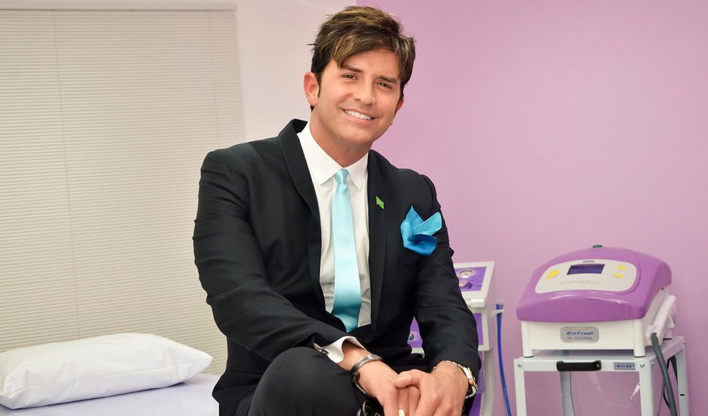 Há algumas semanas, o cirurgião plástico Robert Rey, formado pela Universidade Harvard, revelou ser pré-candidato à Presidência da República em 2018; entre os planos da candidatura do Dr. Robert Rey estão o de colocar o Brasil no mapa do primeiro mundo, fortalecer os laços com os países mais adiantados e, o que ele considera como altamente prioritário, implementar e consolidar os laços com a Rússia, país pelo qual revela ter grande apreço, por sua História, por seu povo e pelo Presidente Vladimir Putin, a quem considera como seu "exemplo número 1"