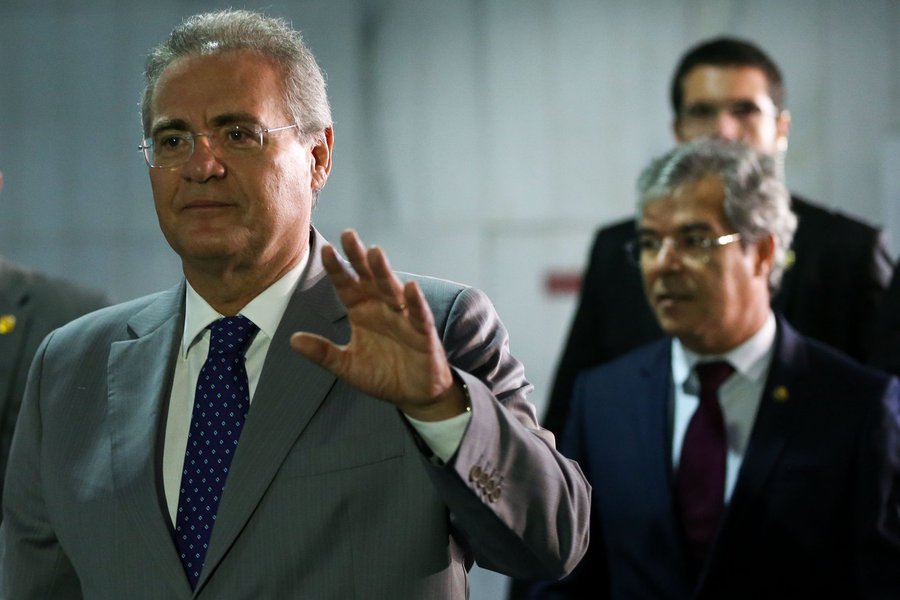 A sessão deliberativa do plenário do Senado marcada para esta tarde foi cancelada pelo primeiro vice-presidente do Senado, Jorge Viana (PT-AC), em função das discussões em torno do afastamento do presidente do Senado, Renan Calheiros (PMDB-AL), determinado ontem pelo ministro do STF Marco Aurélio Mello; a sessão do Congresso, que é comandada pelo presidente do Senado, e deveria ter ocorrido nesta manhã, também foi cancelada; o cancelamento pode atrapalhar a contagem de prazo para a votação da PEC 55, do teto dos gastos, prevista para o próximo dia 13; para que se cumpra a data, os senadores teriam que abrir uma sessão extraordinária em dia que já não esteja marcada sessão de votações; vídeo