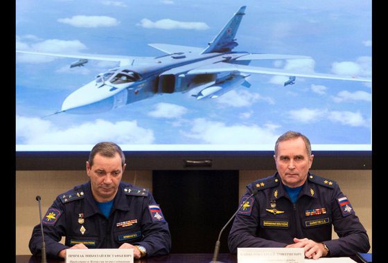 Autoridades russas disseram nesta quinta-feira que não descartam que um "ato terrorista" tenha provocado a queda de um avião militar no Mar Negro no domingo; "Não houve explosão a bordo", disse Sergei Bainetov, chefe de segurança de voo da Força Aérea Russa e líder da comissão do governo que investiga a queda da aeronave, que matou 92 pessoas; "Mas esse não é o único tipo de ato terrorista... Pode ter sido qualquer tipo de impacto mecânico, então nós não descartamos um ato terrorista", acrescenta Bainetov