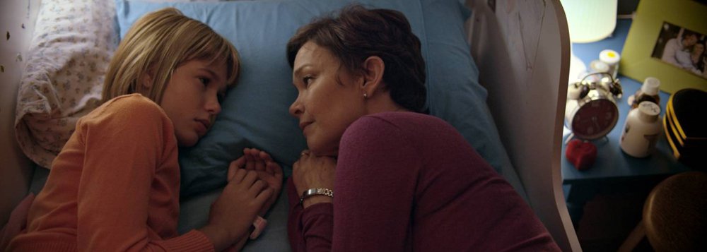 Depois de uma estreia discreta, no final de setembro em Novo Hamburgo (RS), para se qualificar para concorrer ao Oscar de melhor filme em língua estrangeira, "Pequeno Segredo" finalmente chega ao circuito nacional, cercado de polêmicas - mais pelo processo que o selecionou para representar o Brasil no prêmio da Academia do que por suas limitadas qualidades cinematográficas