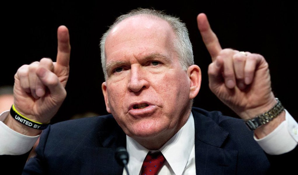 A saída das tropas norte-americanas do Iraque, em 2011, contribuiu para a formação e ampliação do grupo terrorista Daesh, disse o diretor da CIA John O. Brennan; “Eu não penso que isso (saída das tropas) foi motivo (da criação do Daesh). Eu penso que isso foi um fator que contribuiu para os acontecimentos que se seguiram. Porque não estávamos lá (no Iraque). Não pudemos oferecer consultas e suporte (às autoridades iraquianas)”, disse Brennan em entrevista à emissora CNN