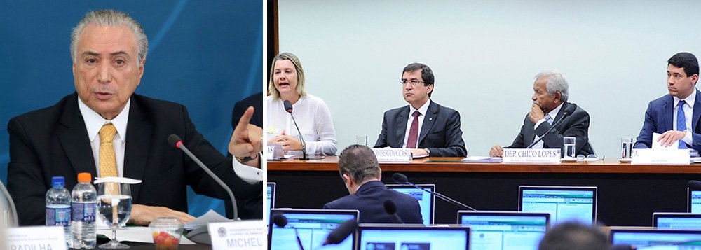 Levantamento do Procuradoria-Geral da Fazenda Nacional (PGFN) mostra que a cobrança das dívidas ativas de aproximadamente 13 mil pessoas físicas e empresas arrecadaria quase R$ 900 bilhões em tributos à União, cinco vezes o déficit nas contas públicas estimado para este ano, ampliado de R$ 70 para R$ 170 bilhões na gestão de Michel Temer; em audiência pública no Senado, a procuradora da fazenda Anelize Ruas explicou que os grandes devedores calculam que é melhor deixar de pagar o imposto e esperar um parcelamento especial, por meio do Programa de Refinanciamento (Refis), que oferece a anistia de juros e multas; com isso, o programa acumula uma renúncia fiscal superior a R$ 100 bilhões desde 2009