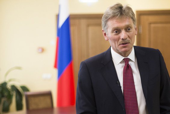 Kremlin afirmou nesta sexta-feira, 16, que os Estados Unidos precisam comprovar as acusações de que a Rússia interveio na eleição presidencial norte-americana ao hackear organizações do Partido Democrata, ou abandonar a questão; "Ou parem de falar sobre isto ou finalmente providenciem alguma evidência. Caso contrário, parece indecente", disse o porta-voz do Kremlin, Dmitry Peskov, a repórteres em Tóquio