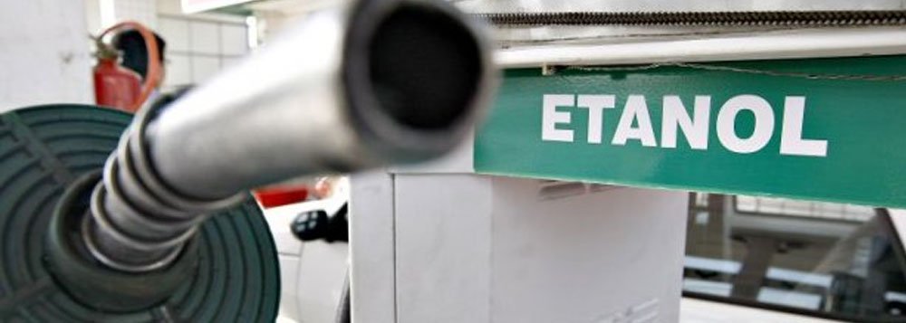 Agência Nacional do Petróleo (ANP) interditou tanques nas bases das distribuidoras Shell, Ipiranga e BR Distribuidora, no Rio de Janeiro, que forneceram etanol adulterado com metanol – substância altamente tóxica – a postos de combustível em todo o estado; caso pode gerar ainda a cassação da inscrição estadual das distribuidoras por adquirir, distribuir, transportar, revender ou estocar etanol em desacordo com as especificações; segundo a ANP, será aberto um processo administrativo, sendo que os envolvidos na fraude estão sujeitos a multas de R$ 20 mil a R$ 5 milhões