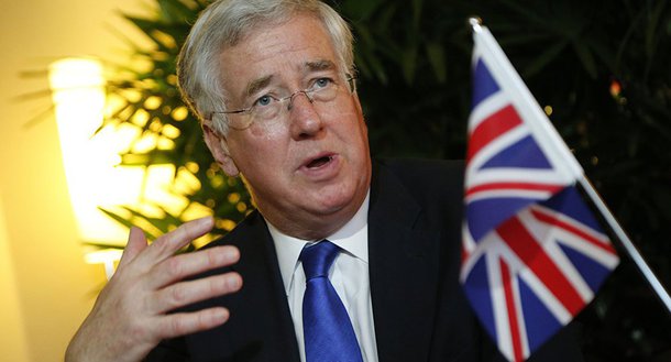 O ministro da Defesa britânico Michael Fallon pretende apelar aos aliados na OTAN, no âmbito do encontro de segunda-feira (14) em Bruxelas, ao aumento de gastos com a defesa após as eleições presidenciais nos EUA; uma fonte da edição especificou que a vitória do bilionário republicano Donald Trump pode "intensificar" as tentativas do Reino Unido para persuadir outros países da União Europeia a gastarem mais com a defesa