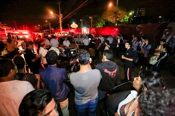 Fascistas de plantão, tirem suas garras das escolas brasileiras. O que vocês querem é impedir a escola de realizar seu papel de promover a formação cidadã, solidária e inclusiva.