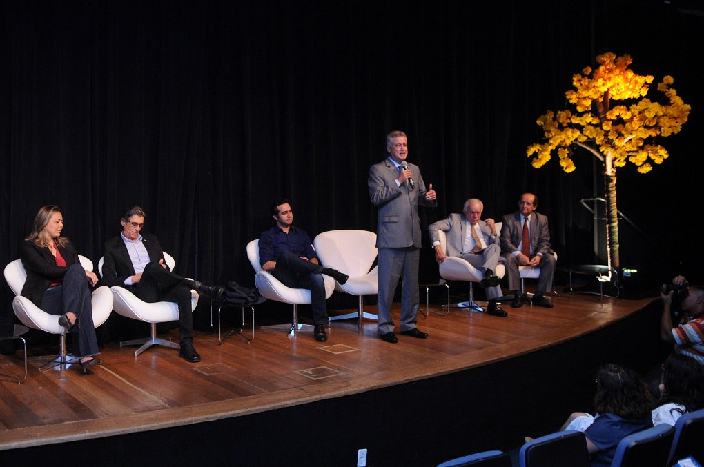 Plano de Turismo Criativo do DF, lançado na manhã desta sexta-feira (18) durante o II Encontro de Turismo Criativo, tem como foco atrair mais visitantes e fazer com que eles permaneçam mais tempo na cidade; "Temos forte vocação para o turismo de eventos, cultural e cívico. A exemplo disso, estão a Copa do Mundo de Futebol, os Jogos Olímpicos e recentemente o Campus Day”, disse o governador Rollemberg; em 2018, a capital do País receberá mais um grande evento internacional, o Fórum Mundial da Água