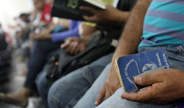 Economia no continente vai recuar 0,9% em 2016, arrastada pela recessão que atingiu o Brasil e a Venezuela, e uma recuperação é esperada no próximo ano por um melhor desempenho dos principais países do bloco, disse a Cepal nesta quarta-feira (12); em 2017, entretanto, a Cepal estima um crescimento médio de 1,5% na região, apoiado por uma ligeira recuperação no Brasil e na recuperação da atividade econômica na Argentina