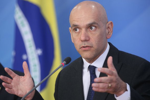 "Trabalhador de baixa renda é quem mais perde na reforma da previdência", diz reportagem do Valor Econômico, que pertence à Globo; a constatação é de Leonardo Rolim, ex-secretário de Previdência Social e atualmente consultor da Câmara, entrevistado para a matéria; as regras da reforma da Previdência de Michel Temer foram explicadas hoje pelo secretário Marcelo Caetano