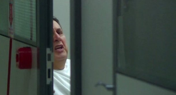 Um áudio que circula nas redes sociais mostra Garotinho dizendo que vai se reunir com o procurador-geral da República, Rodrigo Janot, na próxima quarta-feira para “entregar o resto da quadrilha”; “Levar é o cacete. Eu não vou. Isaías do Borel (líder de uma facção criminosa), tem um monte de preso lá que foi tudo eu que botei na cadeia. Estão doidos para me levar para lá para me matar. Sabe que quarta-feira eu tenho reunião com dr. (Rodrigo) Janot para entregar o resto da quadrilha. Isso tudo foi armado. Eu não vou”, disse; após voltar na noite de quinta (17) para Bangu, nesta sexta (18), a ministra do Tribunal Superior Eleitoral, Luciana Lóssio, determinou a transferência "imediata" do ex-governador para um hospital