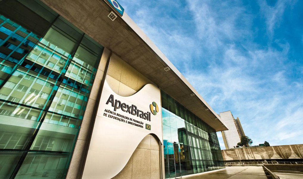 Agência Brasileira de Promoção de Exportações e Investimentos (Apex-Brasil) promove ações de promoção comercial e atração de investimentos estrangeiros na Casa Brasil, durante os Jogos Olímpicos e Paralímpicos Rio 2016; atividades programadas incluem seminários rodadas de negócios, exposições e degustações de produtos brasileiros, em parcerias com entidades setoriais e empresas; ação deve envolver cerca de 120 empresas brasileiras e estrangeiras