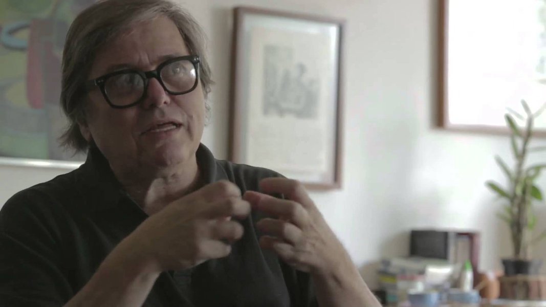 Premiado neste ano com o segundo lugar do Prêmio Jabuti na categoria Reportagem e Documentário, com o livro "A Outra História da Operação Lava Jato", o jornalista Paulo Moreira Leite diz em entrevista ao DCM que "o segundo lugar mostrou que há espaço no Brasil para se debater a Lava Jato, operação que tem sido tratada em clima de festa patriótica"; para ele, "a mídia ajudou a criar a crise de representação em que o país se encontra. Hoje a base é a noção absurda de que os políticos não prestam e a política é uma atividade essencialmente suspeita e criminosa"