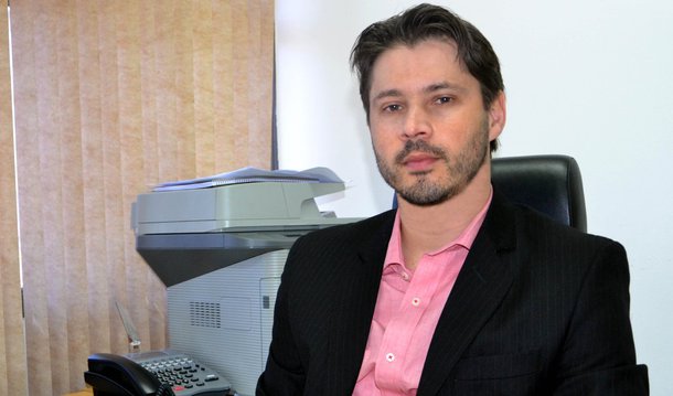 A Procuradoria do Distrito Federal afirmou que é "plausível" a acusação feita pelo ex-senador Delcídio do Amaral de que Lula era o chefe da tentativa de obstruir as investigação da Operação Lava Jato; segundo a Procuradoria, essa tentativa teria sido feita por meio de pagamentos para evitar a delação premiada do ex-diretor da Petrobras Nestor Cerveró, de acordo com a delação de Delcídio; a ratificação da denúncia foi feita pelo procurador Ivan Cláudio Marx à Justiça Federal do DF