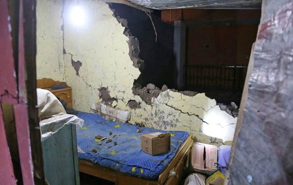 Pelo menos nove pessoas morreram e outras dezenas ficaram feridas num terremoto de 5,2 graus na Escala Richter que atingiu a região de Arequipa, no território peruano; autoridades não descartam a possibilidade de o número de vítimas fatais aumentar nas próximas horas; o presidente Pedro Pablo Kuczynski anunciou que está acompanhando a situação, e que o primeiro vice-presidente, Martín Vizcarra, foi enviado à região e que o ministro da Defesa, Mariano González, "está responsável por coordenar as operações de ajuda"