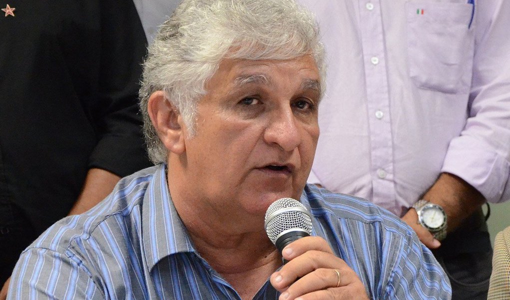 Ao comentar o rompimento temporário do PT com PDT, do prefeito de São Luís e pré-candidato à reeleição, Edivaldo Holanda Júnior, e com o PCdoB, do governador Flávio Dino, o presidente da legenda petista no Maranhão, Raimundo Monteiro, afirmou que a vaga de vice na chapa de Holanda Júnior era do PCdoB, que abriu mão em benefício do pré-candidato petista Mário Macieira; ele disse que após algumas reuniões, as negociações com os partidos não avançaram; "Em última caso, a gente retoma o debate da candidatura própria", disse Monteiro; assista à íntegra da entrevista ao Blog Propagando