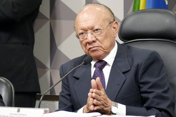 "Veja bem: eu considero que ela é uma mulher séria. Mas o processo é mais político, em função da realidade. Minha decisão foi conjuntural", disse o senador João Alberto (PMDB-MA) ao jornalista Bernardo Mello Franco; "Se o Brasil fosse parlamentarista, a Dilma já teria sido afastada", disse ainda o parlamentar; ao ser lembrado de que o Brasil é presidencialista, e da necessidade de crime de responsabilidade, ele desconversou