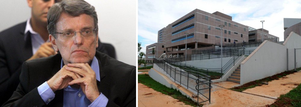 "Com 96,5% das obras concluídas, o complexo está ainda vazio por causa de desentendimentos entre o governo e o consórcio que o construiu e que tem contrato para operá-lo e mantê-lo por 21 anos", escreve o jornalista; segundo ele, já deveriam estar trabalhando no local "o governador, o vice, a maioria dos secretários e mais 13,5 mil servidores do governo de Brasília"