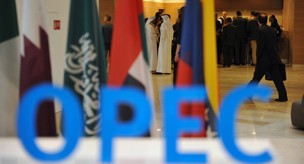 O governo brasileiro se mostrou contrário a uma redução na produção da Organização dos Países Exportadores de Petróleo (OPEP) como estratégia de recuperação da cotação da commodity, hoje negociada em torno de US$ 50 o barril, após ter alcançado média pouco superior a US$ 110 há dois anos; no governo Temer, tenta-se vender a toque de caixa reservas do pré-sal