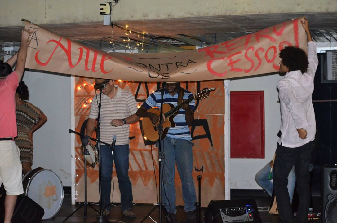 "Ocupa tudo! Para ocupar, sobretudo, corações e mentes, com a mensagem de que é possível lutar, é possível resistir, é possível, sempre, derrotar o atraso e construir uma sociedade mais justa, mais bacana, mais solidária", diz Luis Felipe Miguel, professor do departamento de Ciência Política, que apoia a ocupação da Universidade de Brasília