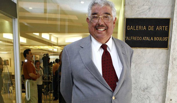 Ator mexicano, intérprete do Professor Girafales no seriado Chaves, morreu aos 82 anos nesta sexta-feira 17; a causa da morte ainda não foi divulgada; a notícia foi confirmada pelo Twitter pelo ator Edgar Vivar, intérprete do Senhor Barriga: "Meu professor favorito descansa em paz... Hoje meu grande amigo Rubén Aguirre parte deste plano. Sentirei muito sua falta"