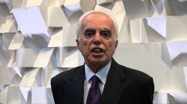 O embaixador Samuel Pinheiro Guimarães afirma que a decisão do Brasil de apoiar o afastamento da Venezuela do Mercosul um equívoco, com graves consequências institucionais; “Isso é extremamente grave, esta atividade. É agressiva e sem razões. Terá consequências sobre as relações comerciais e institucionais com a Venezuela”, disse Samuel Pinheiro Guimarães, um dos mais antigos articuladores do Mercosul