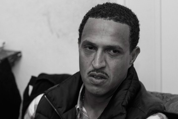 Em entrevista à revista Trip, o rapper critica o impeachment de Dilma Rousseff e faz elogios aos governos do PT, especialmente o do ex-presidente Lula, que segundo ele, "operou milagre"; "O Lula ajudou muita gente. O PT ajudou muita gente. Os quatro governos de esquerda do PT ajudaram muito a população pobre", lembra; "Agora, eu também não acho que o PT tem que ficar 50 anos no poder", pondera o líder do Racionais; confira vídeo