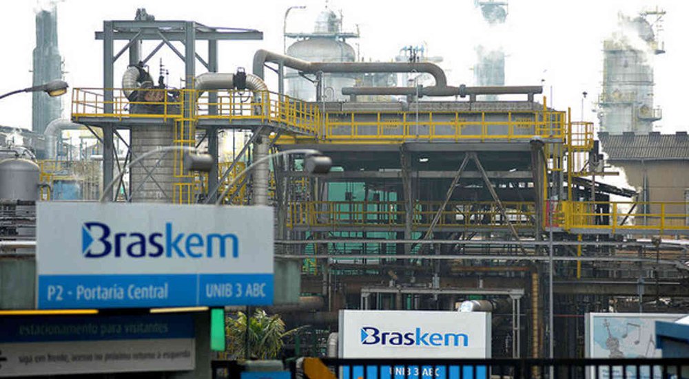 Empresa petroquímica controlada pelo grupo Odebrecht comunicou nesta quarta-feira 14 que assinou acordo de leniência com o Ministério Público Federal em Curitiba em colaboração às investigações da Operação Lava Jato; em documento enviado à Comissão de Valores Mobiliários (CVM), a companhia concordou em pagar uma multa de R$ 3,1 bilhões