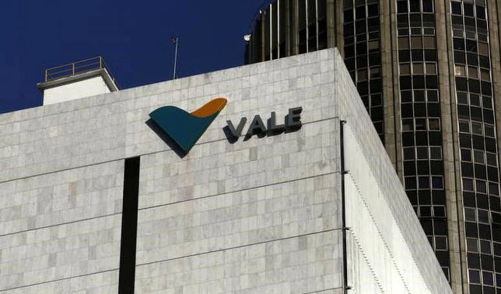 A Vale, maior produtora global de minério de ferro, anunciou nesta quinta-feira um lucro líquido de R$ 3,5 bilhões, queda de 30 por cento na comparação com o mesmo período do ano passado, impactado principalmente por uma provisão anunciada na véspera de R$ 3,7 bilhões relacionada ao rompimento de uma barragem da Samarco