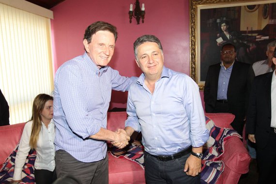 Ex-governador e "conselheiro pessoal" do prefeito eleito do Rio, Marcelo Crivella (PRB), Anthony Garotinho (PR) afirmou nesta quinta-feira, 3, que está enganado quem pensa que Crivella transformará a prefeitura carioca em um governo teocrático; "Eu não subestimaria o governo do Crivella. Quem subestimou as atitudes do bispo Macedo se deu mal", alerta Garotinho, referindo-se a Edir Macedo, fundador da Igreja Universal, maior apoiadora à criação do PRB