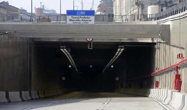 A segunda galeria do Túnel Prefeito Marcello Alencar (sentido Parque do Flamengo x Rodoviária) é parte da Via Expressa, uma das principais implantadas pelas obras do Porto Maravilha; agora o percurso será feito nos dois sentidos; as duas galerias, que somam 6,8 km, permitem a ligação das avenidas Brasil, Rio de Janeiro e Ponte Rio-Niterói ao Parque do Flamengo; a CET-Rio estima que o túnel receberá de 20 mil a 30 mil veículos por dia; segundo o executivo, estudos apontam que o Túnel Rebouças sentido Centro deverá ter redução no fluxo de 5% a 10% no pico da manhã e de 10% a 15% no pico da tarde; o Túnel Santa Bárbara, sentido Centro deverá ter queda no fluxo de 15% a 20% na manhã e de 20% a 25% à tarde