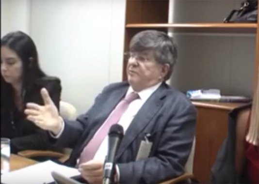 Recorte feito pela jornalista Cintia Alves, do GGN, sobre a delação premiada do ex-presidente da Transpetro Sérgio Machado, o mostra claramente denunciando os planos de Romero Jucá, ex-ministro de Michel Temer, Renan Calheiros, presidente do Senado e do ex-presidente José Sarney para, segundo ele, "estancar a Lava Jato"; Cíntia observa que Machado diz claramente que tinha tido uma reunião com o PSDB que "estava interessado" neste assunto; mesmo assim, os interrogadores "passam batido" sobre a questão, sem sequer perguntar com quem, do PSDB, Romero se reunira para tratar disso; veja trecho do vídeo, destacado pelo Tijolaço